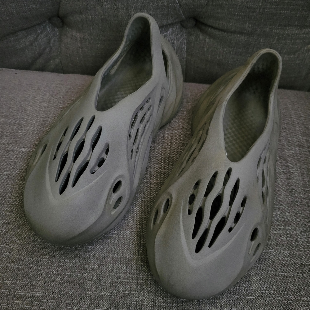 Yeezy - Picture 2 of 4